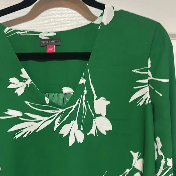 EUC Vince Camuto Green and White Flutter Sleeve Tunic Size Large - Picture 2 of 3